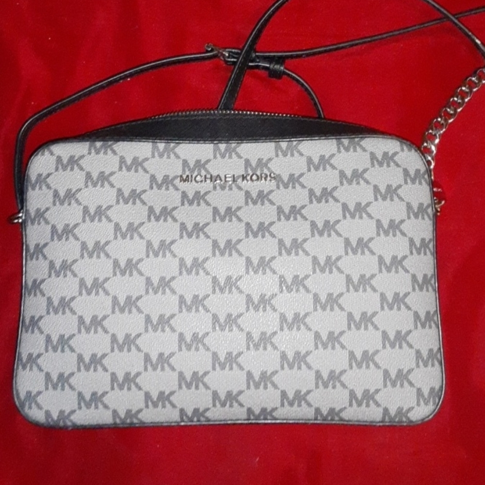 Michael kors crossbody purse